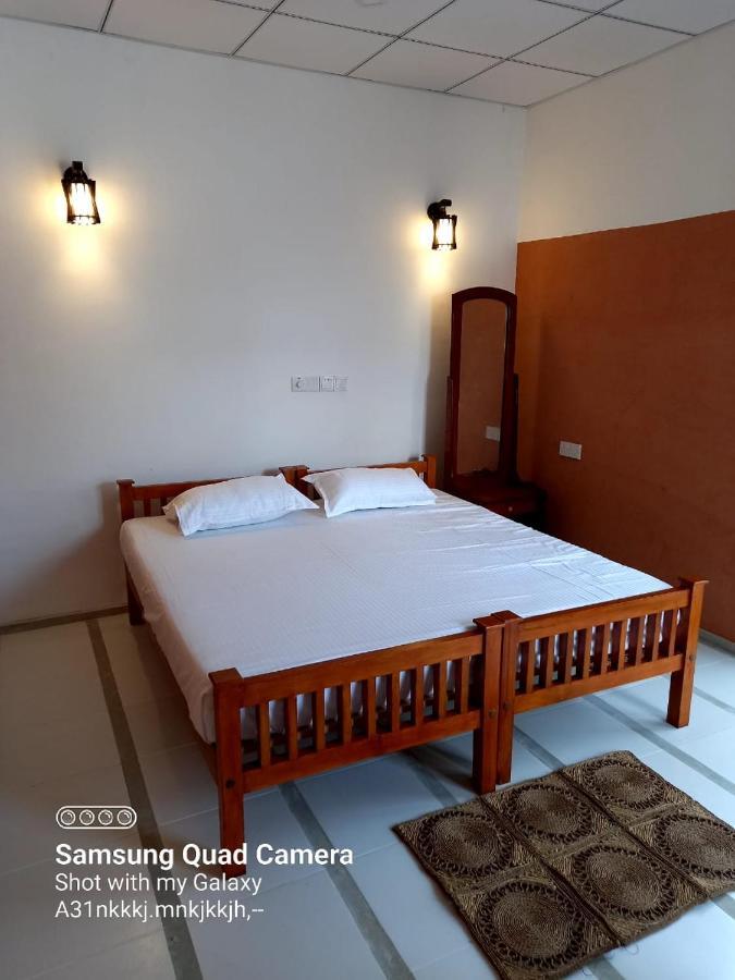 La-Vira Beach Villa Hikkaduwa Exteriör bild