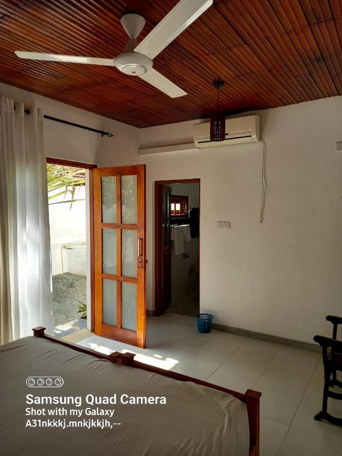 La-Vira Beach Villa Hikkaduwa Exteriör bild