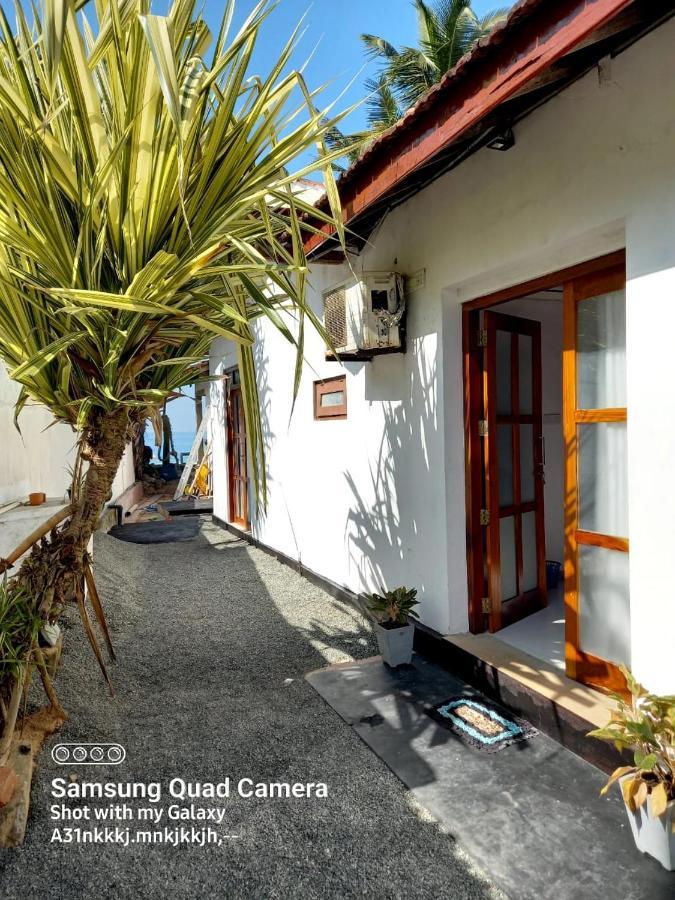 La-Vira Beach Villa Hikkaduwa Exteriör bild