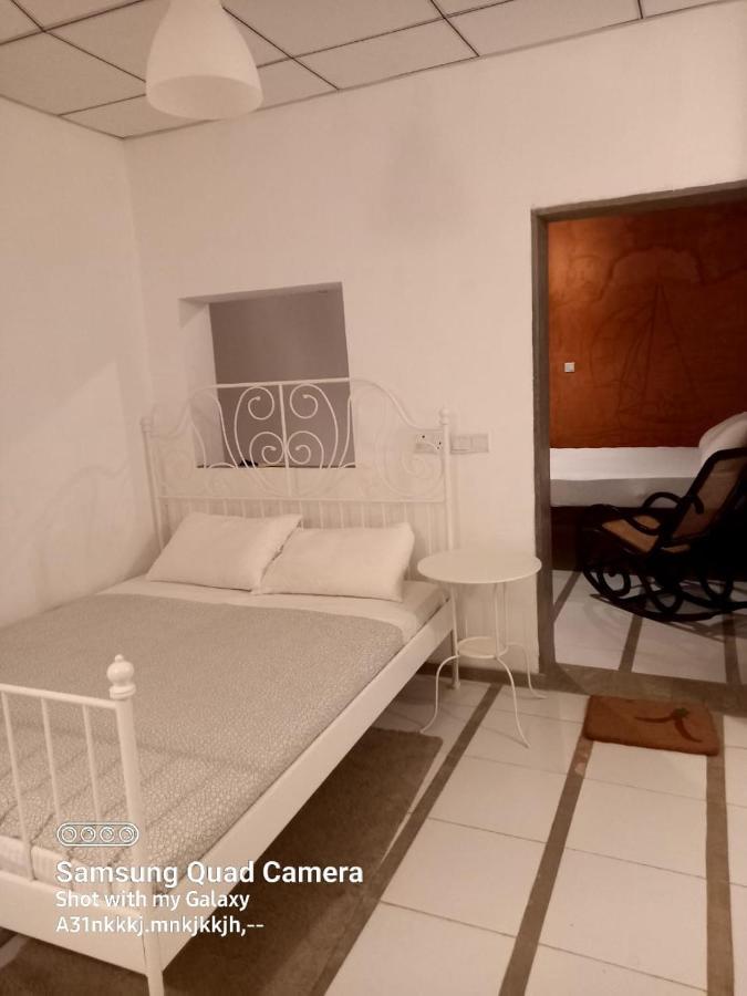 La-Vira Beach Villa Hikkaduwa Exteriör bild
