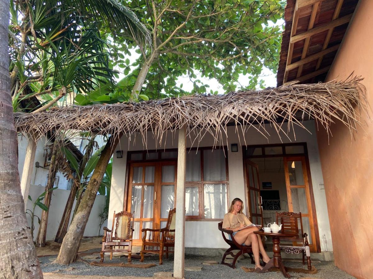 La-Vira Beach Villa Hikkaduwa Exteriör bild