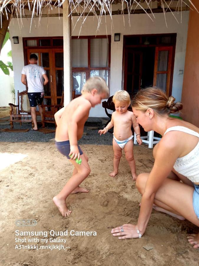La-Vira Beach Villa Hikkaduwa Exteriör bild