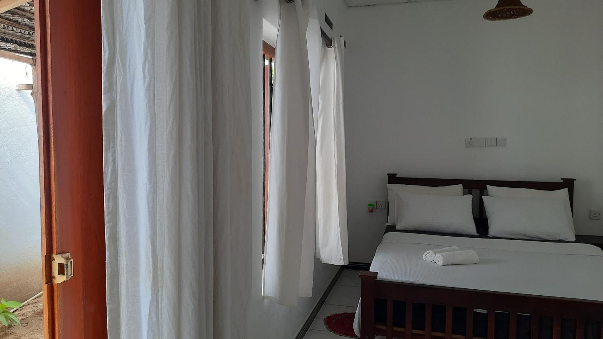 La-Vira Beach Villa Hikkaduwa Rum bild