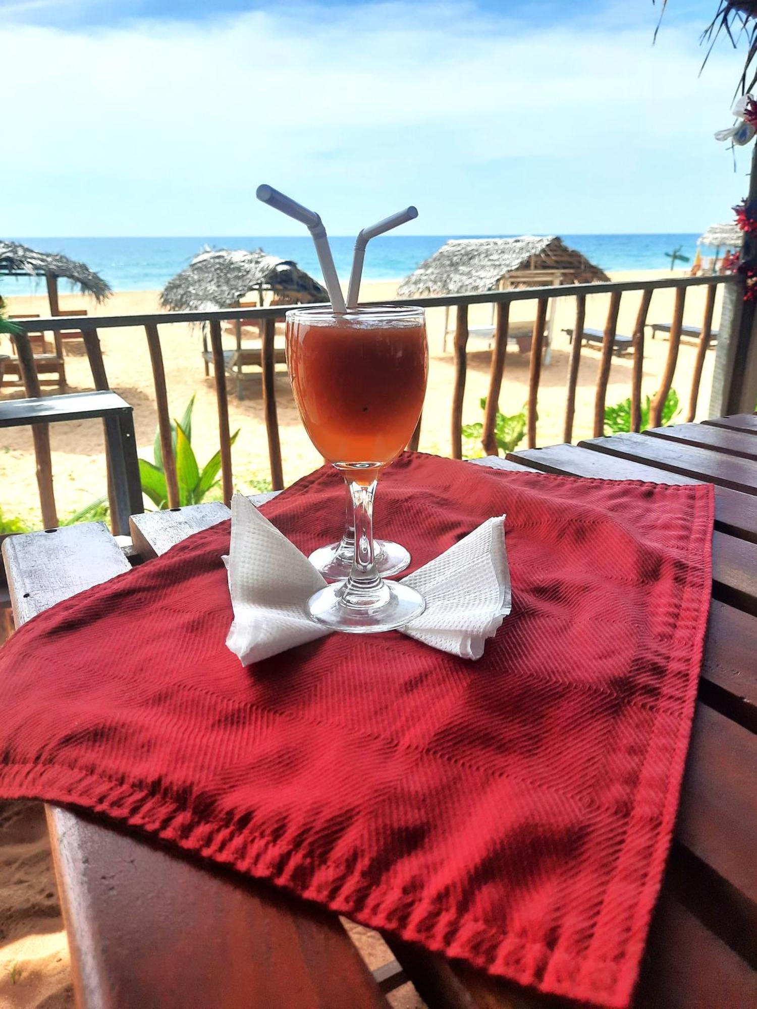 La-Vira Beach Villa Hikkaduwa Exteriör bild